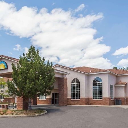 Days Inn By Wyndham Capitol Reef Torrey Exterior photo