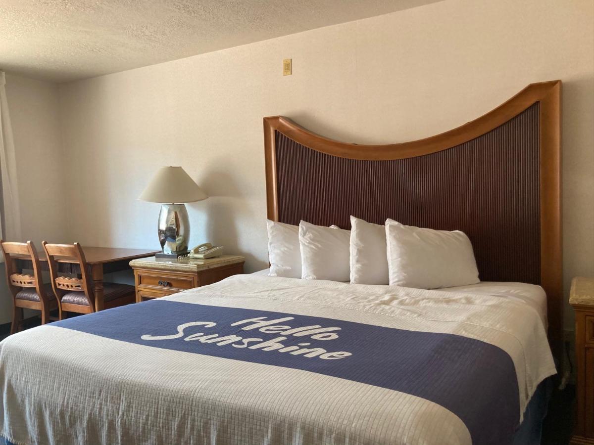 Days Inn By Wyndham Capitol Reef Torrey Exterior photo