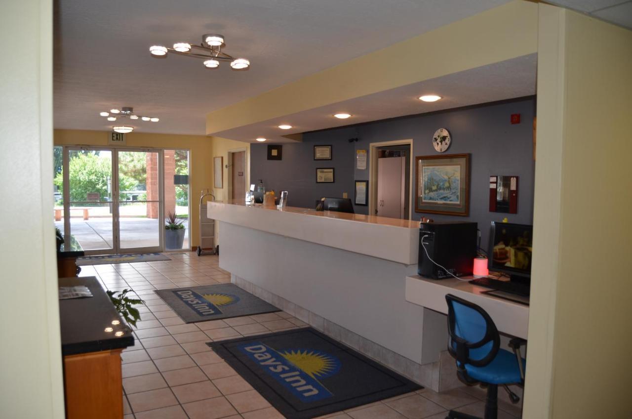 Days Inn By Wyndham Capitol Reef Torrey Exterior photo