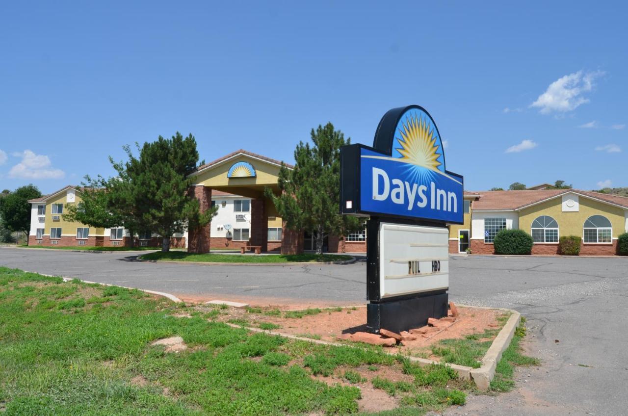 Days Inn By Wyndham Capitol Reef Torrey Exterior photo