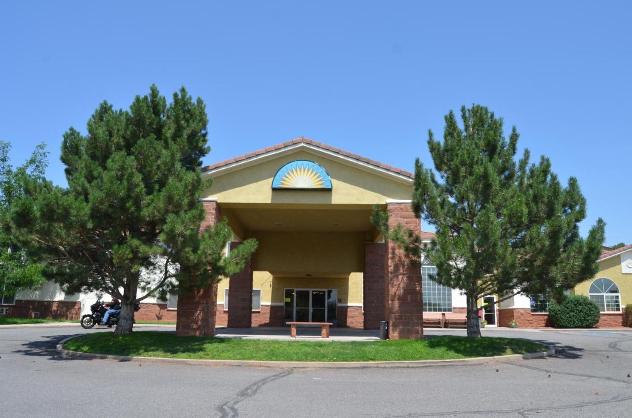 Days Inn By Wyndham Capitol Reef Torrey Exterior photo