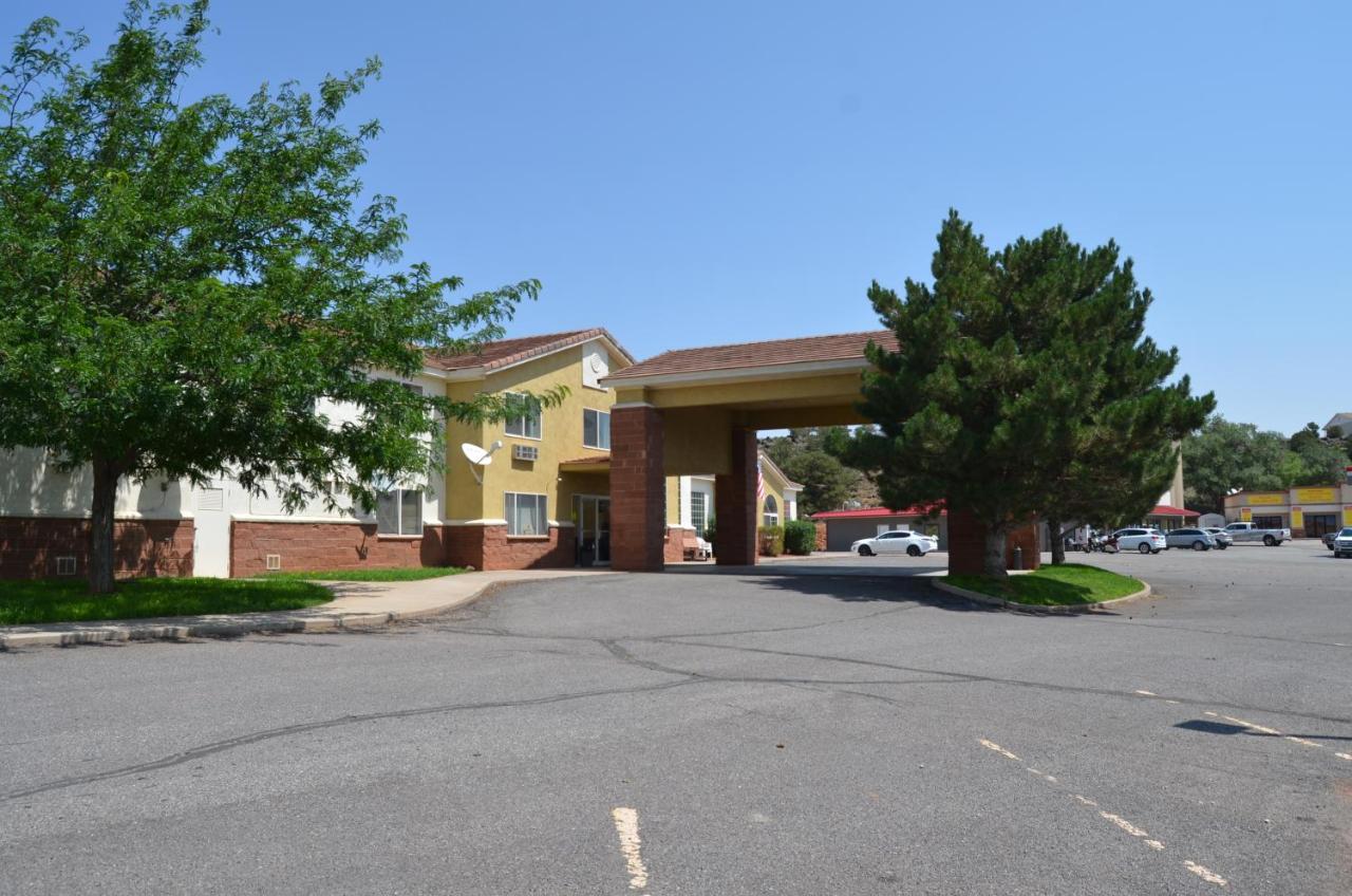 Days Inn By Wyndham Capitol Reef Torrey Exterior photo