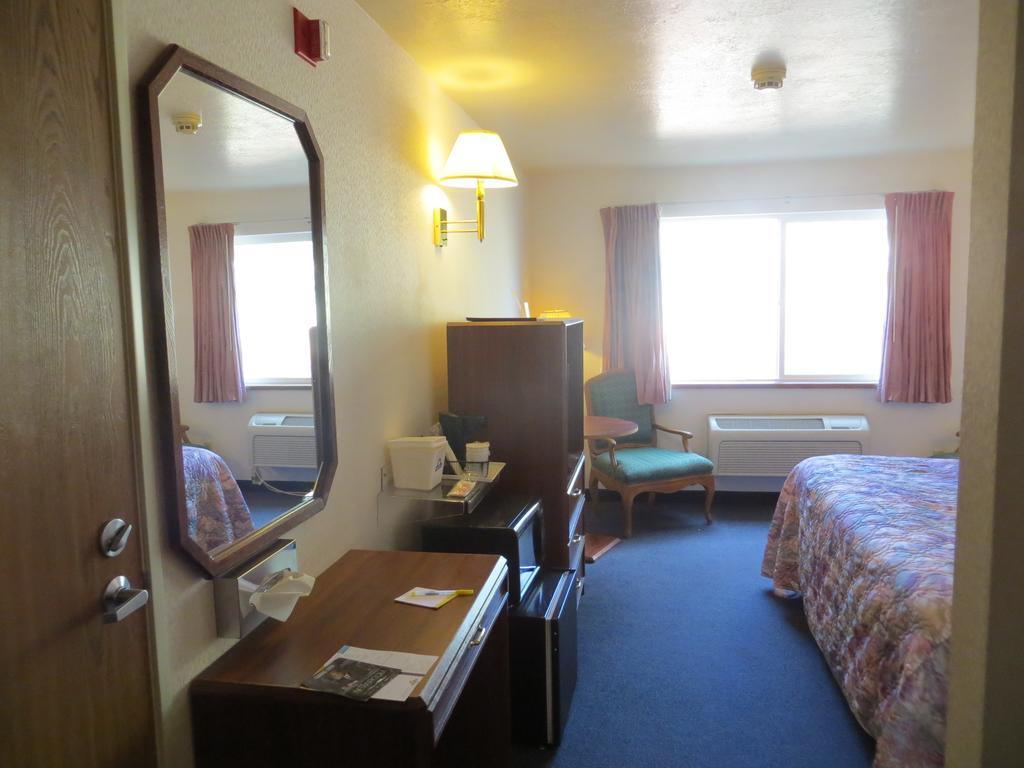 Days Inn By Wyndham Capitol Reef Torrey Exterior photo