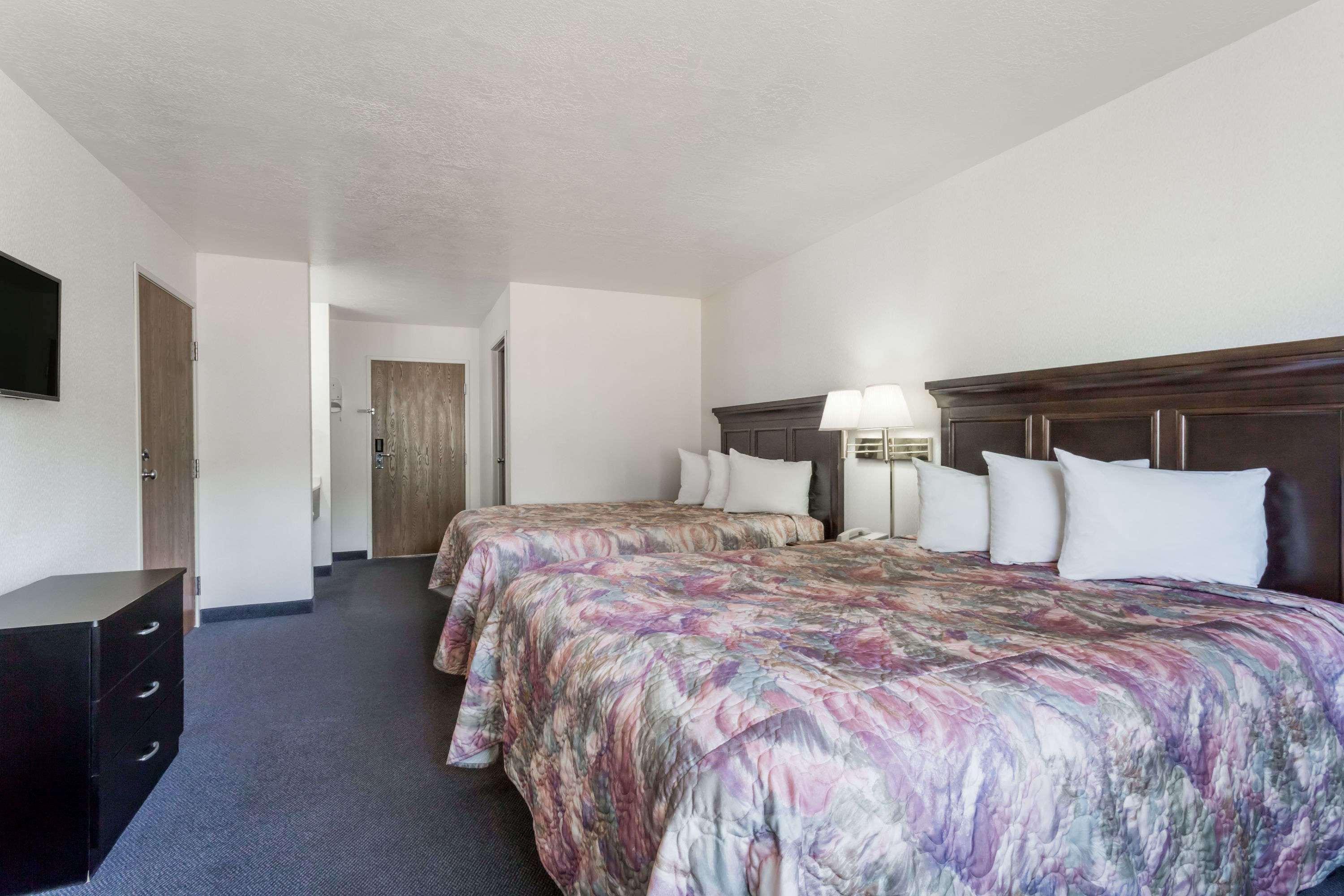 Days Inn By Wyndham Capitol Reef Torrey Exterior photo