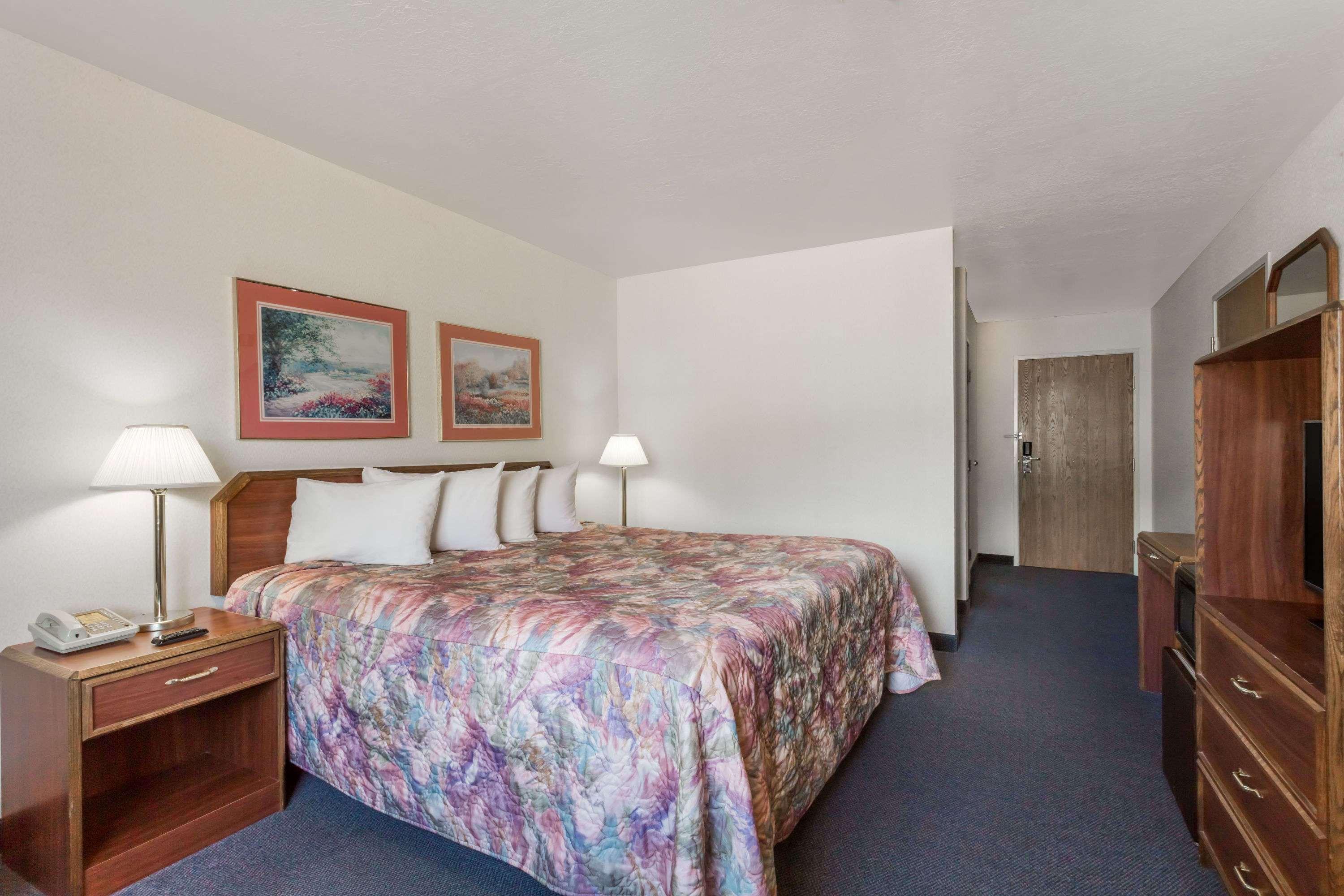 Days Inn By Wyndham Capitol Reef Torrey Exterior photo