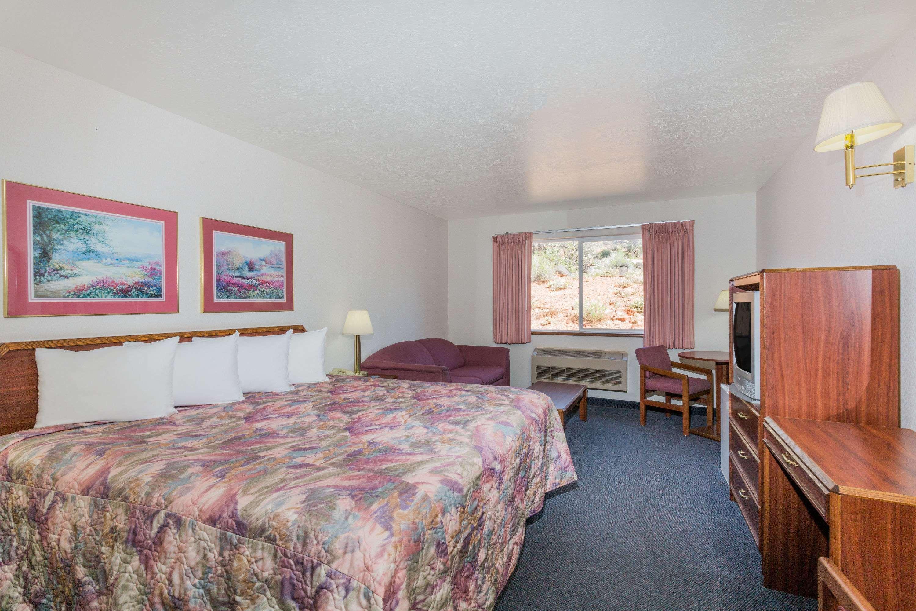 Days Inn By Wyndham Capitol Reef Torrey Exterior photo