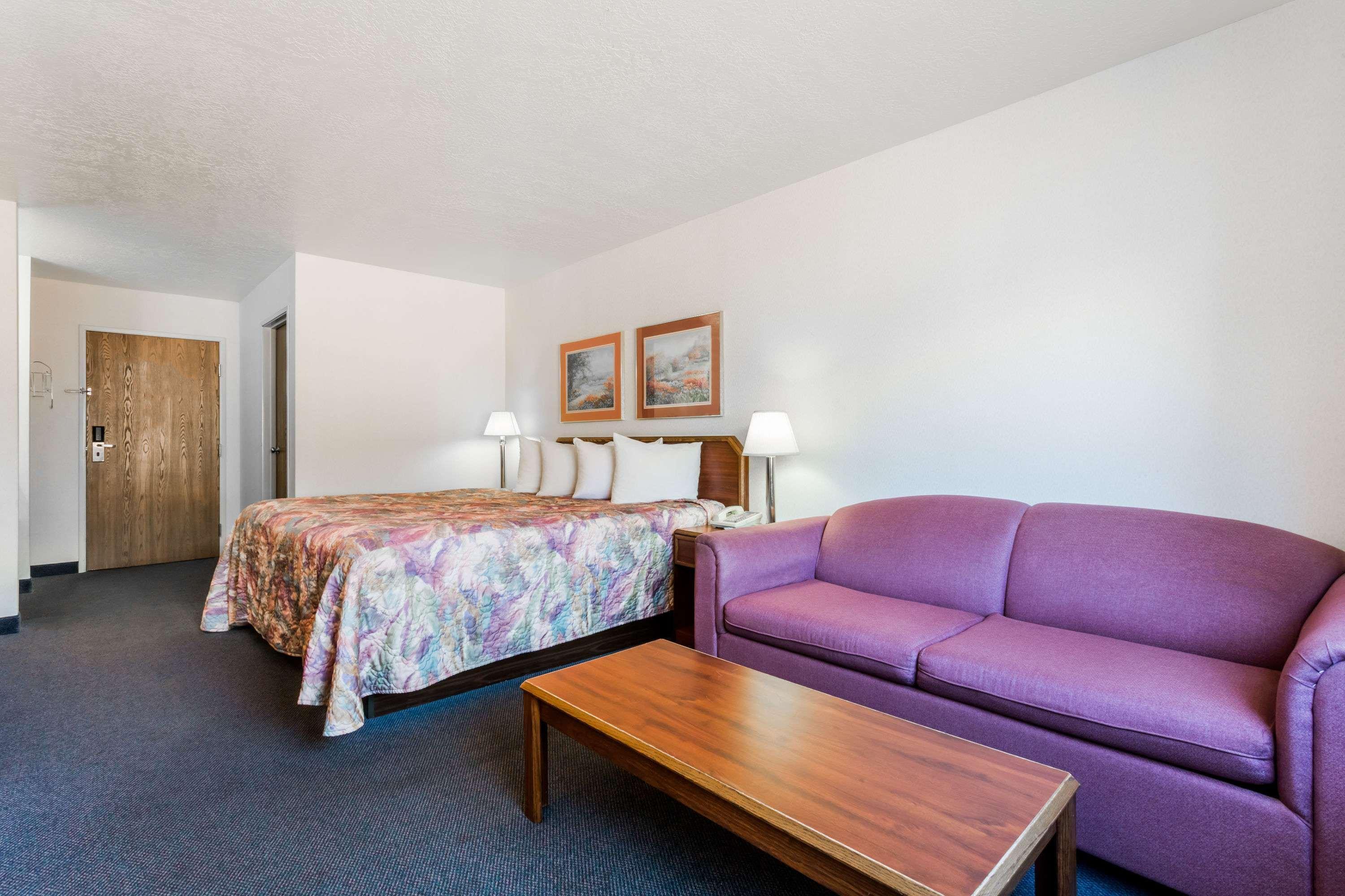 Days Inn By Wyndham Capitol Reef Torrey Exterior photo