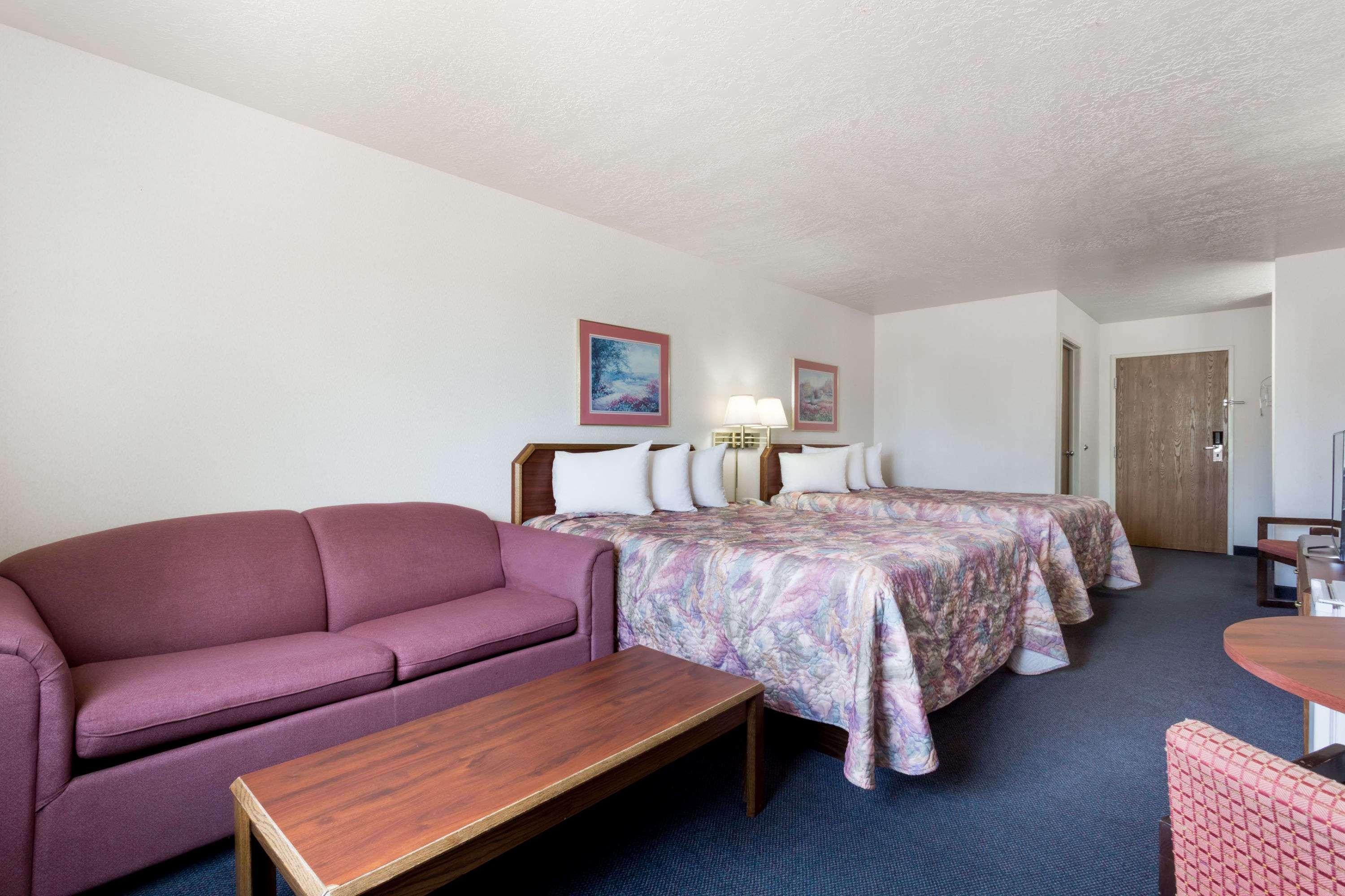 Days Inn By Wyndham Capitol Reef Torrey Exterior photo